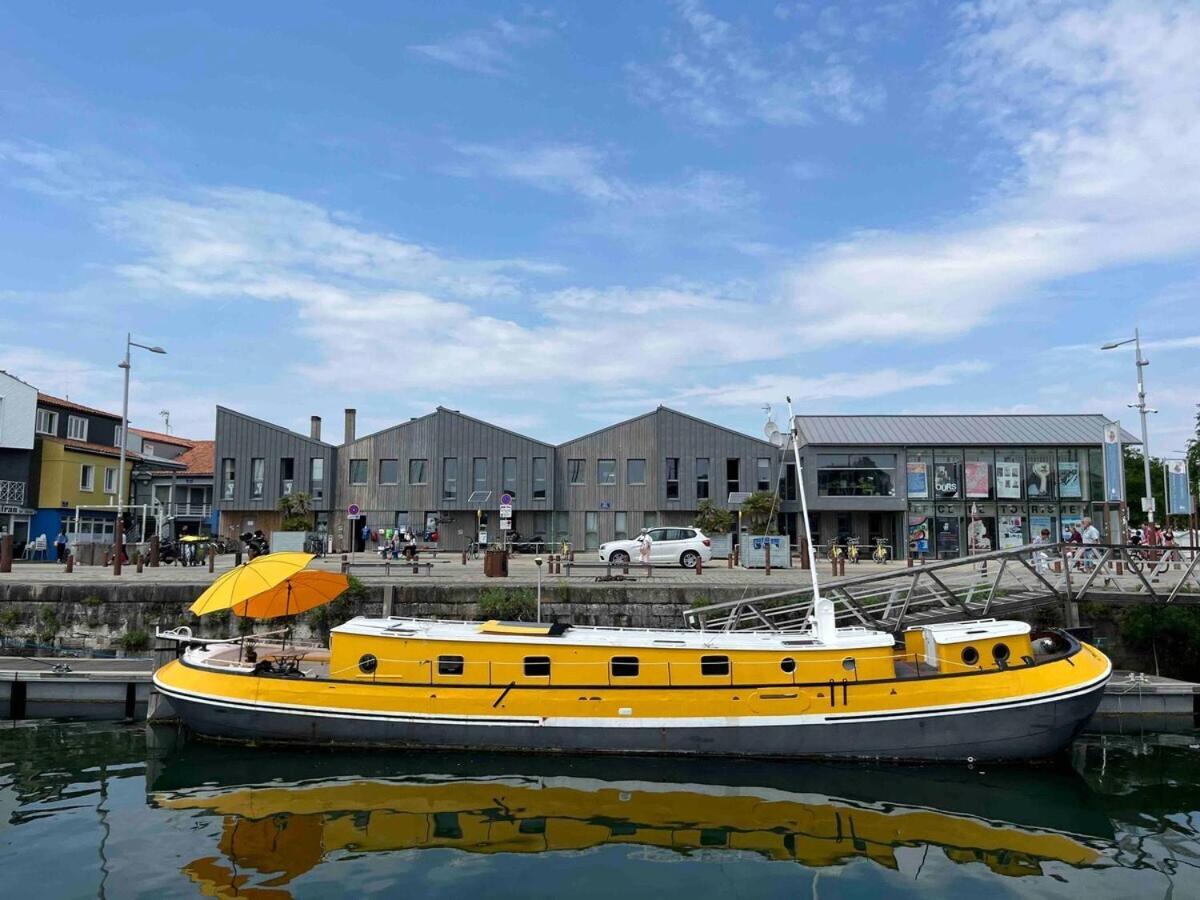 Peniche Dans Le Bassin A Flot Du Vieux Port Botel La Rochelle (Charente-Maritime)