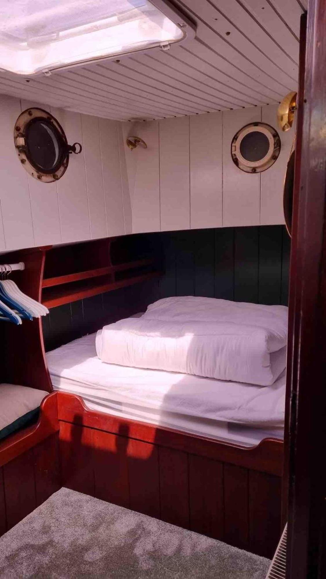 Botel Peniche Dans Le Bassin A Flot Du Vieux Port